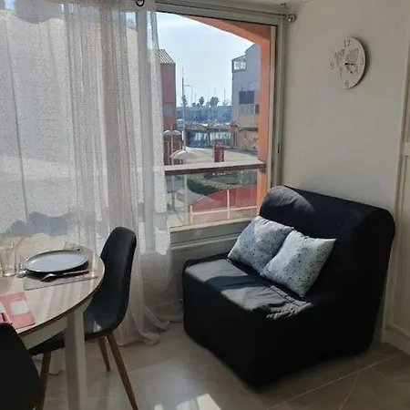 Апартаменти Appt Cosy Hypercentre 2-3p