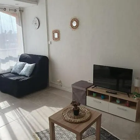 Апартаменти Appt Cosy Hypercentre 2-3p *