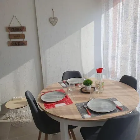 Апартаменти Appt Cosy Hypercentre 2-3p *
